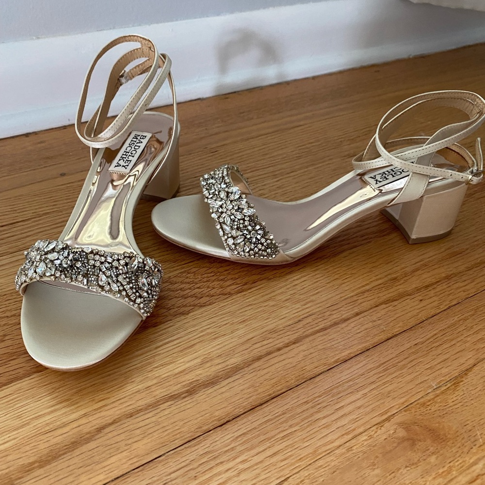 Badgley Mischka Jada Embellished Low Block Heel Ivory Satin Bridal Size 6.5